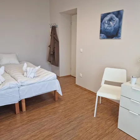 Near Center Harbour Panzió *